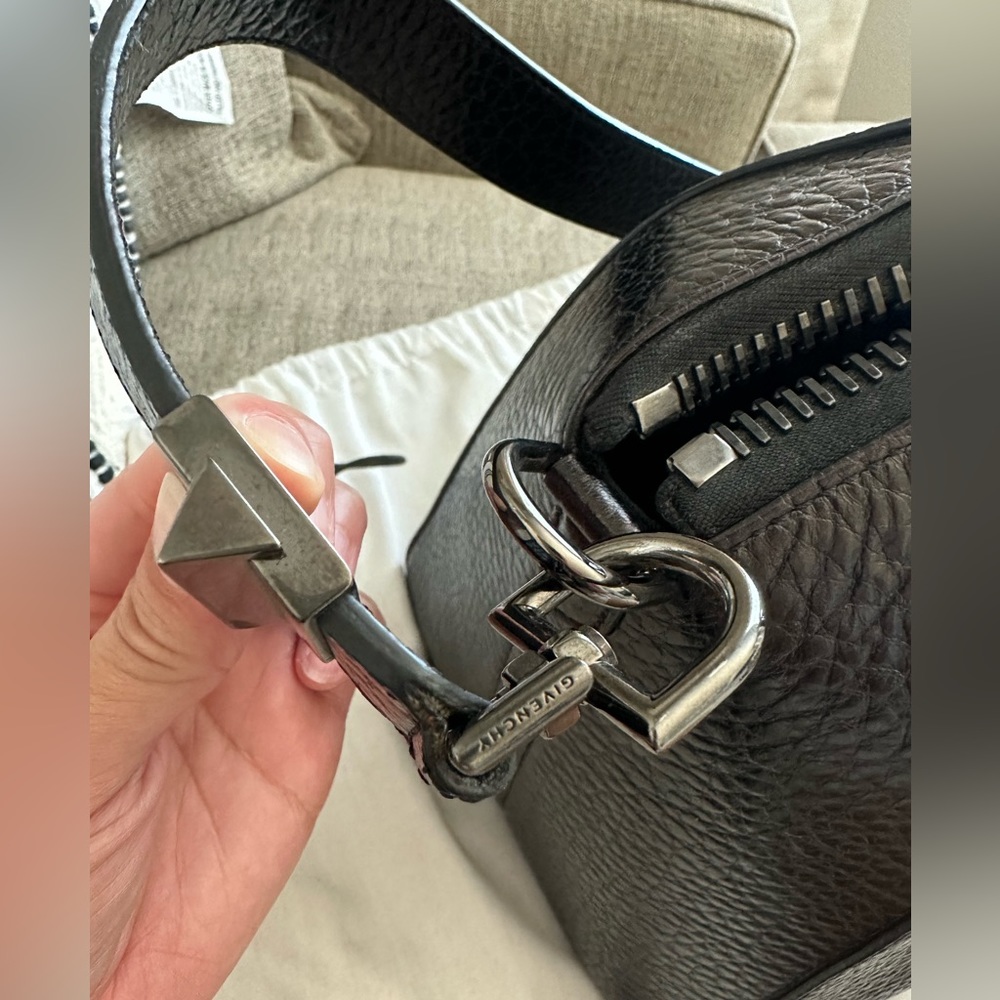 Authentic Rare Givenchy Antigona Bag, Medium - Picture 14 of 16
